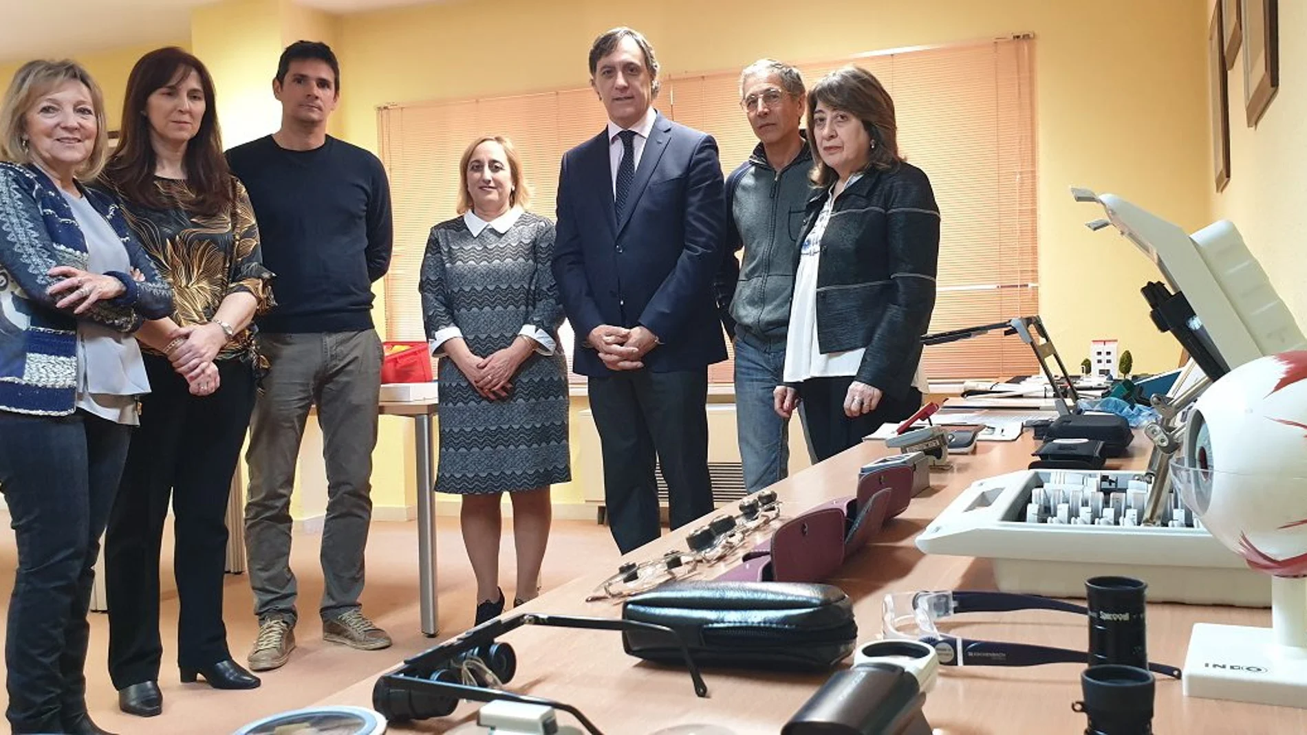 El alcalde de Salamanca, Carlos García Carbayo, se reúne con los responsables de la ONCE en la sede de la organización