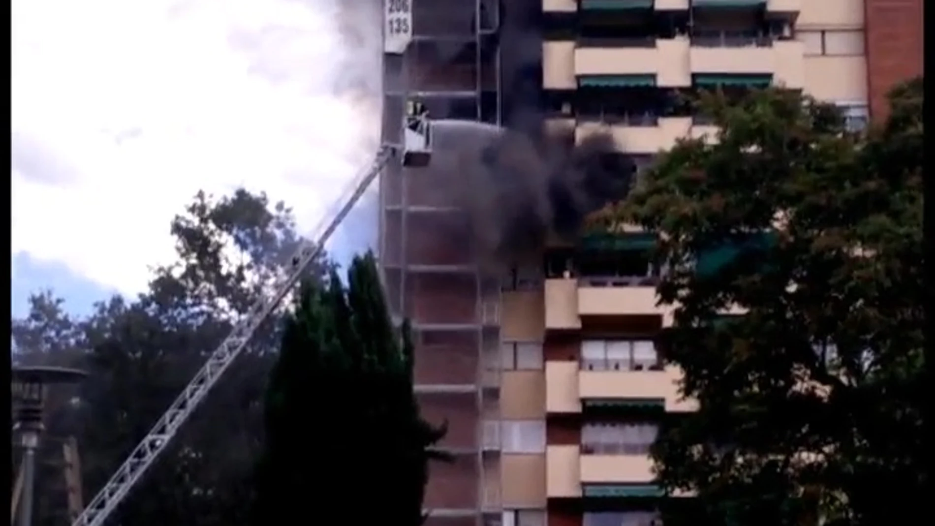 Muere un hombre de 41 años en el incendio de su vivienda en Barcelona