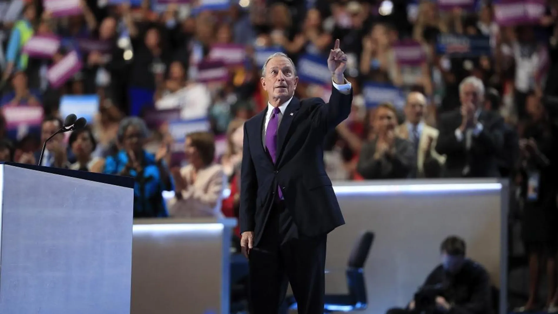 El exalcalde de Nueva York, Michael Bloomberg, habla en el tercer día de la Convención Nacional Demócrata 2016