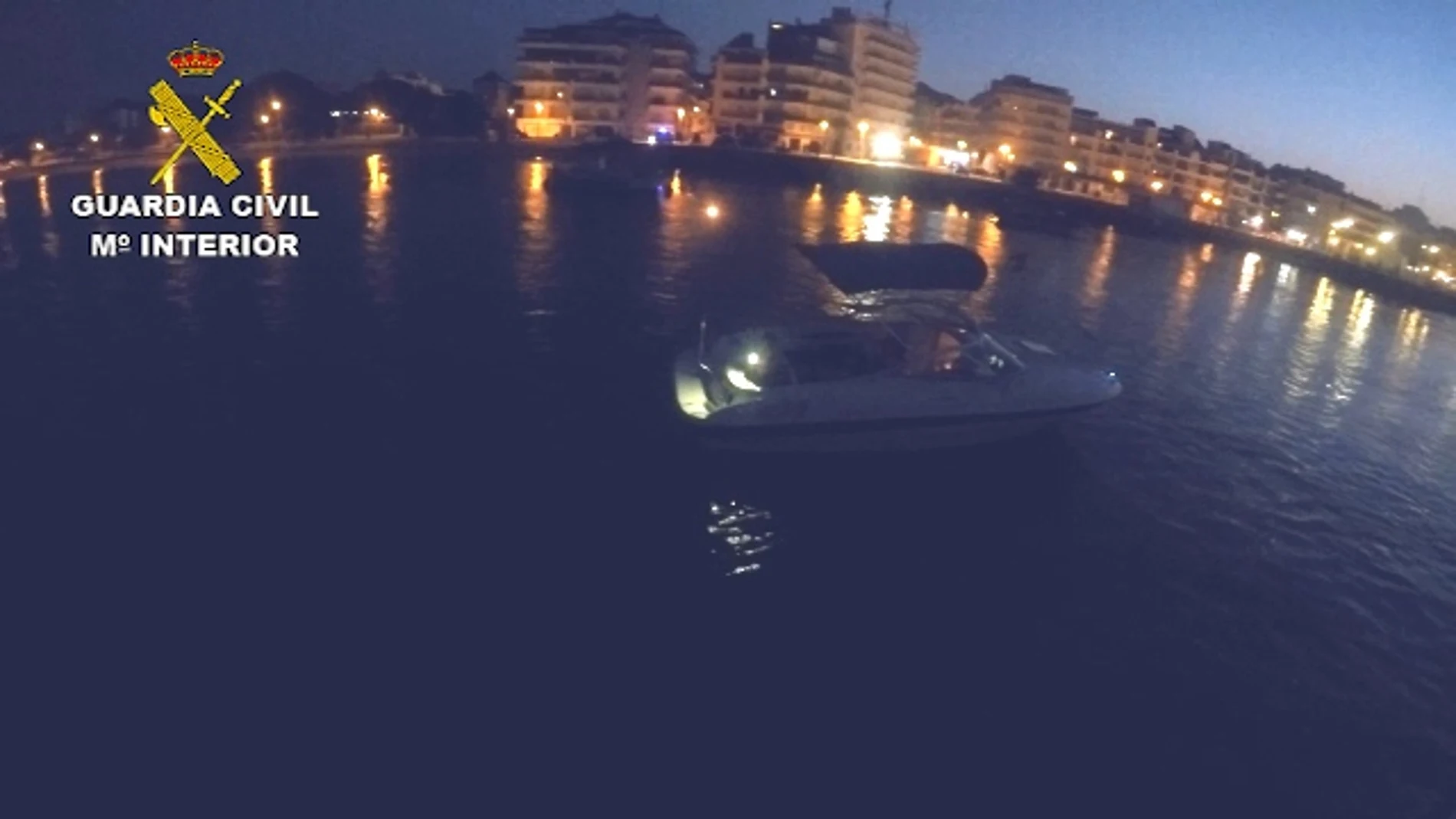 Rescatada una familia con dos menores de un barco a la deriva en Punta Umbría