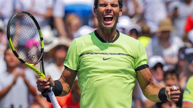 El tenista español Rafael Nadal celebra su victoria ante el italiano Fabio Fognini durante el partido de semifinales del Abierto de Miami