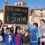 Padres y niños de la localidad palentina de Tabanera de Cerrato piden la vuelta de la escuela a este municipio