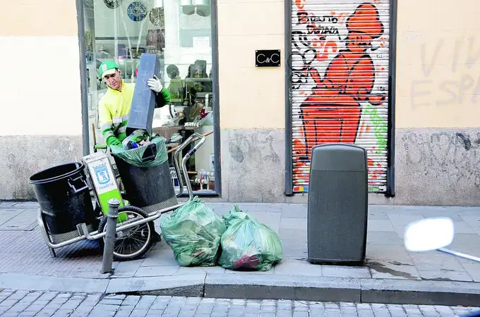 Ahora Madrid acusa a los inspectores de la basura de estar «comprados»