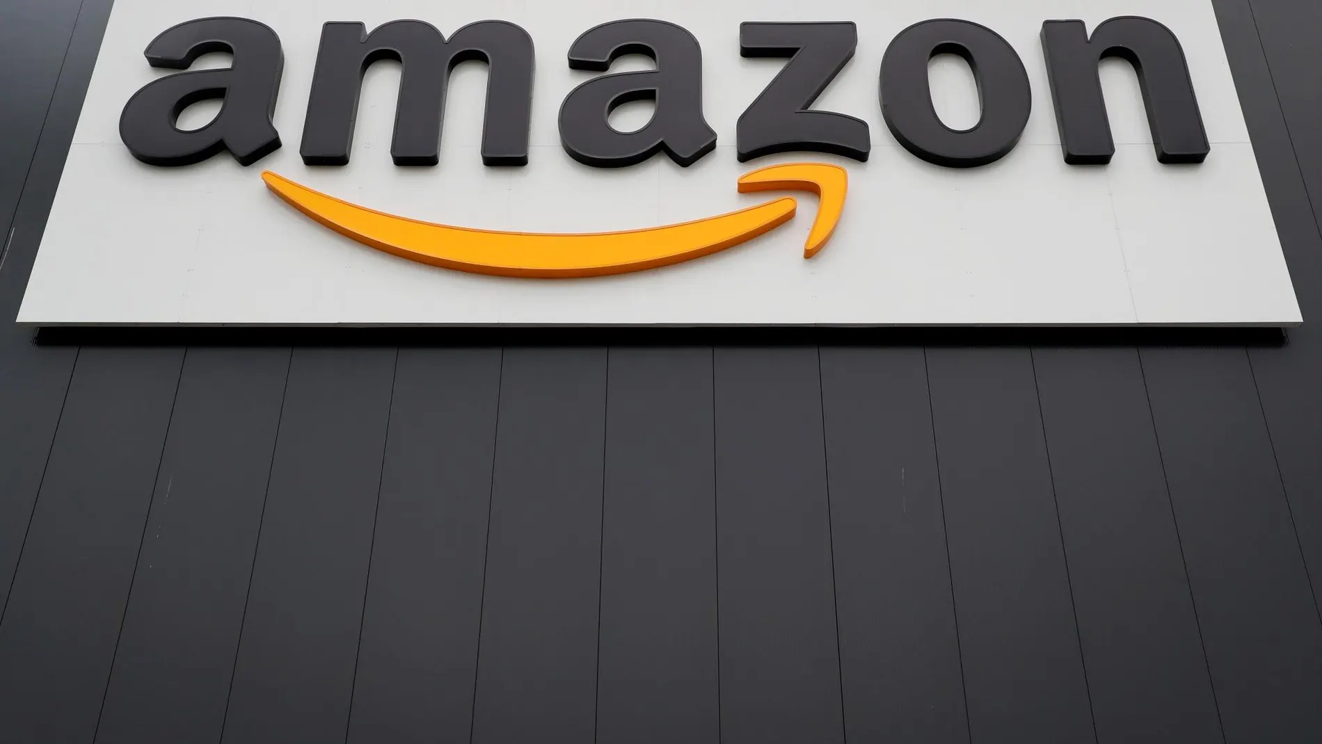 Logotipo de Amazon en un centro de distribución de Werne, en Alemania/Foto: Efe