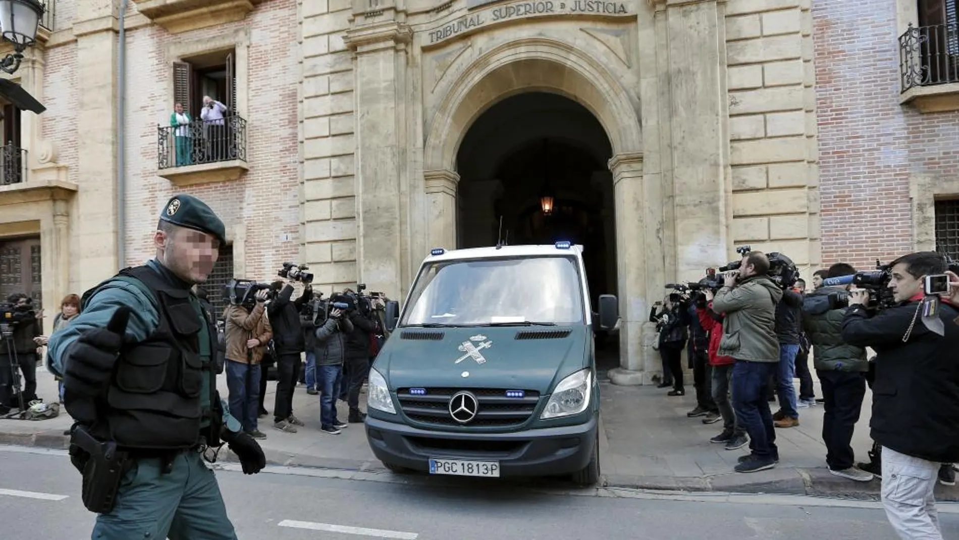 Un furgón de la Guardia Civil traslada a los cabecillas de la Gürtel a la cárcel