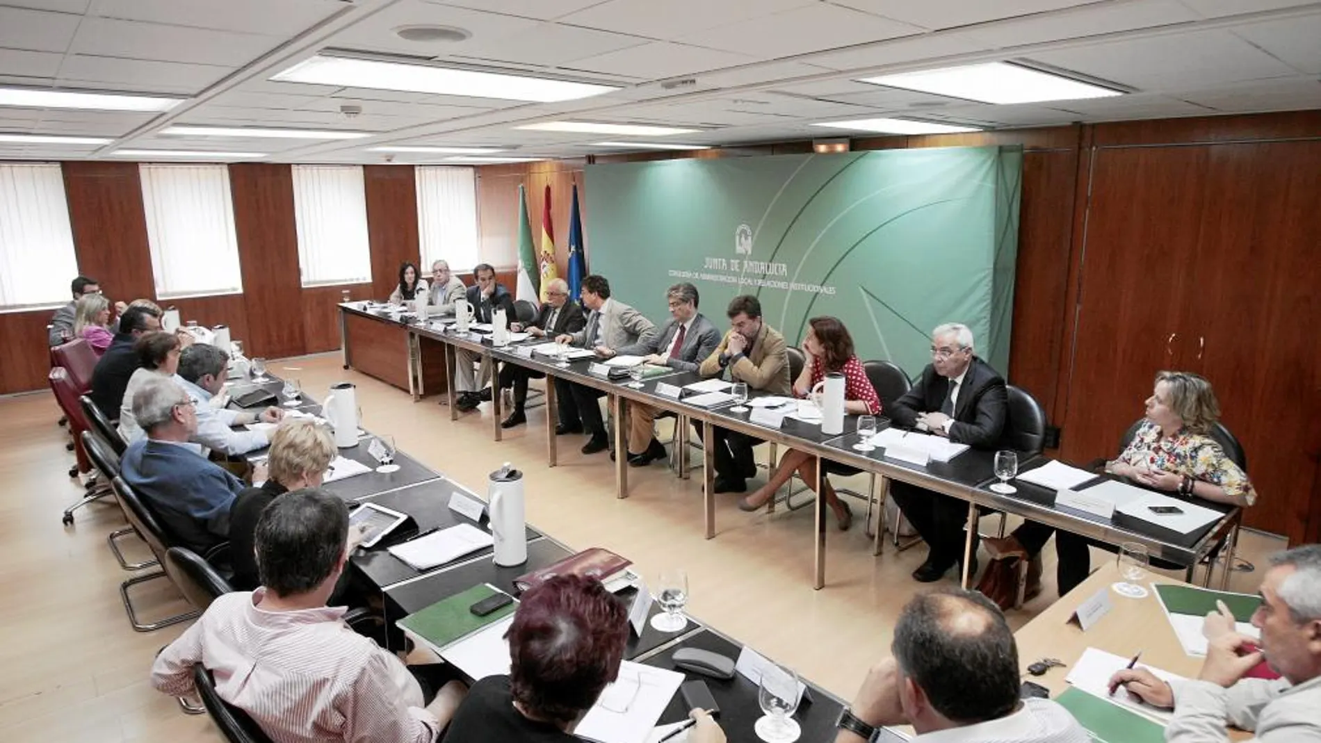 Valderas se reunió ayer con la Ejecutiva de la Federación Andaluza de Municipios y Provincias (FAMP)