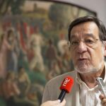 El presidente de la Junta Electoral del País Vasco, Juan Luis Ibarra, atiende a los medios.