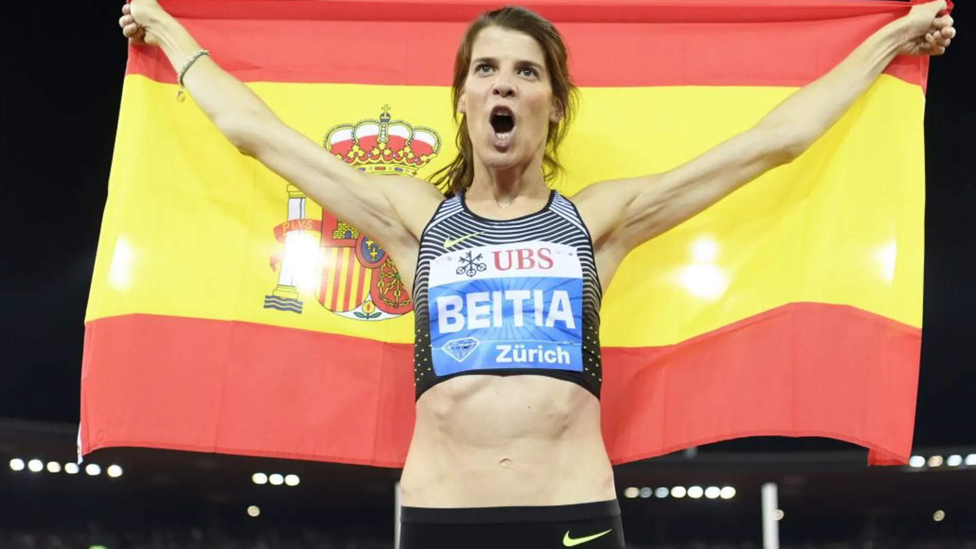 La atleta española Ruth Beitia tras la prueba de salto con pértiga femenino durante la reunión de la Liga de Diamante de atletismo de Zúrich