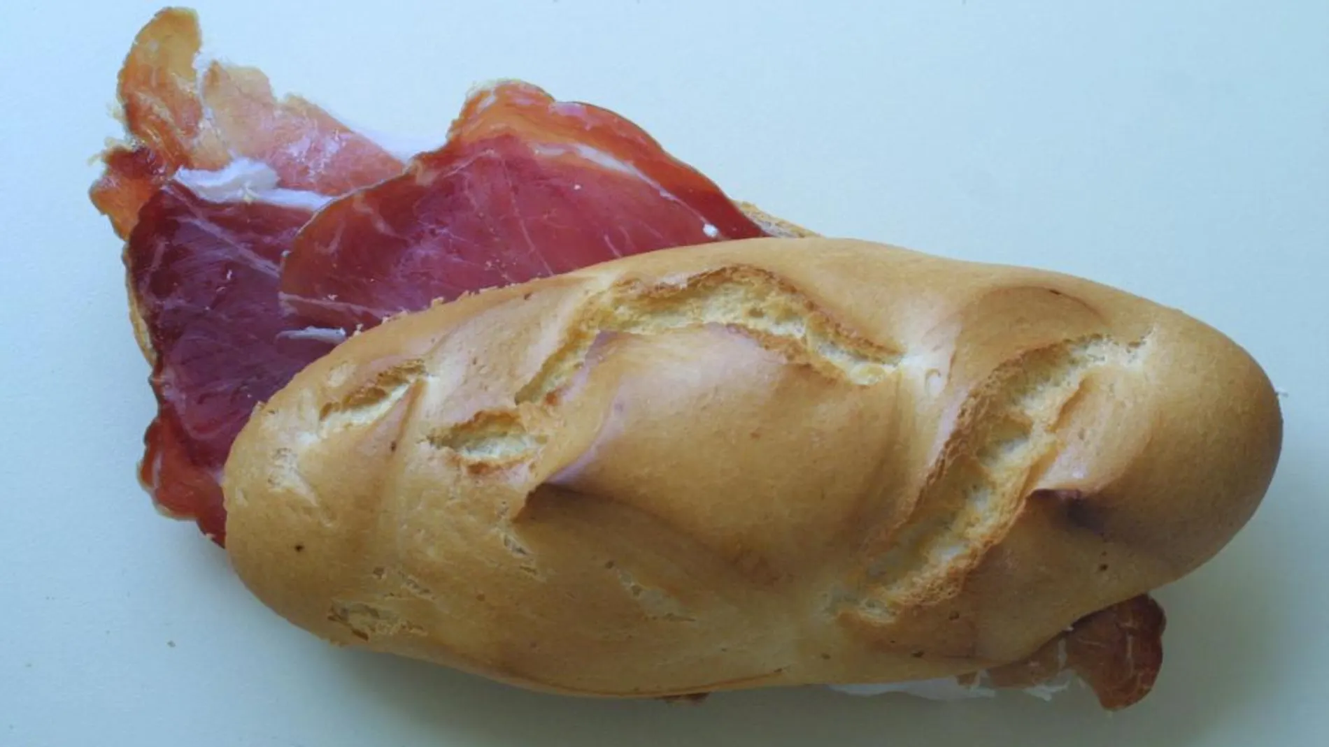 Los productos que más sal aportan a la dieta de los niños españoles son los embutidos, incluyendo el jamón