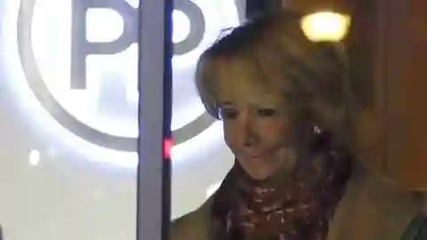 Esperanza Aguirre, poco antes de comparecer ante los medios en la sede del Partido Popular.