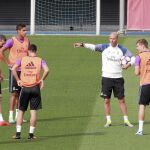 Zizou conectó con el vestuario desde el principio, pero también sabe tener mano dura cuando la situación y el rendimiento lo exigen