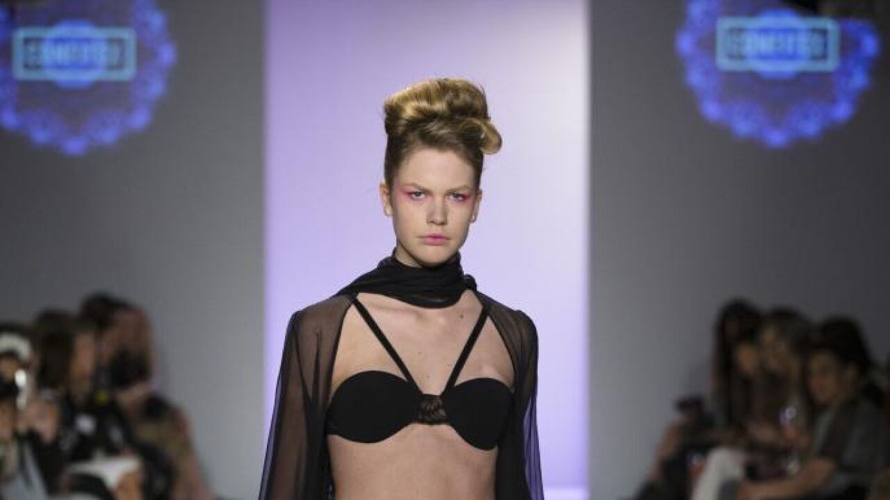Pasarela en lenceria top