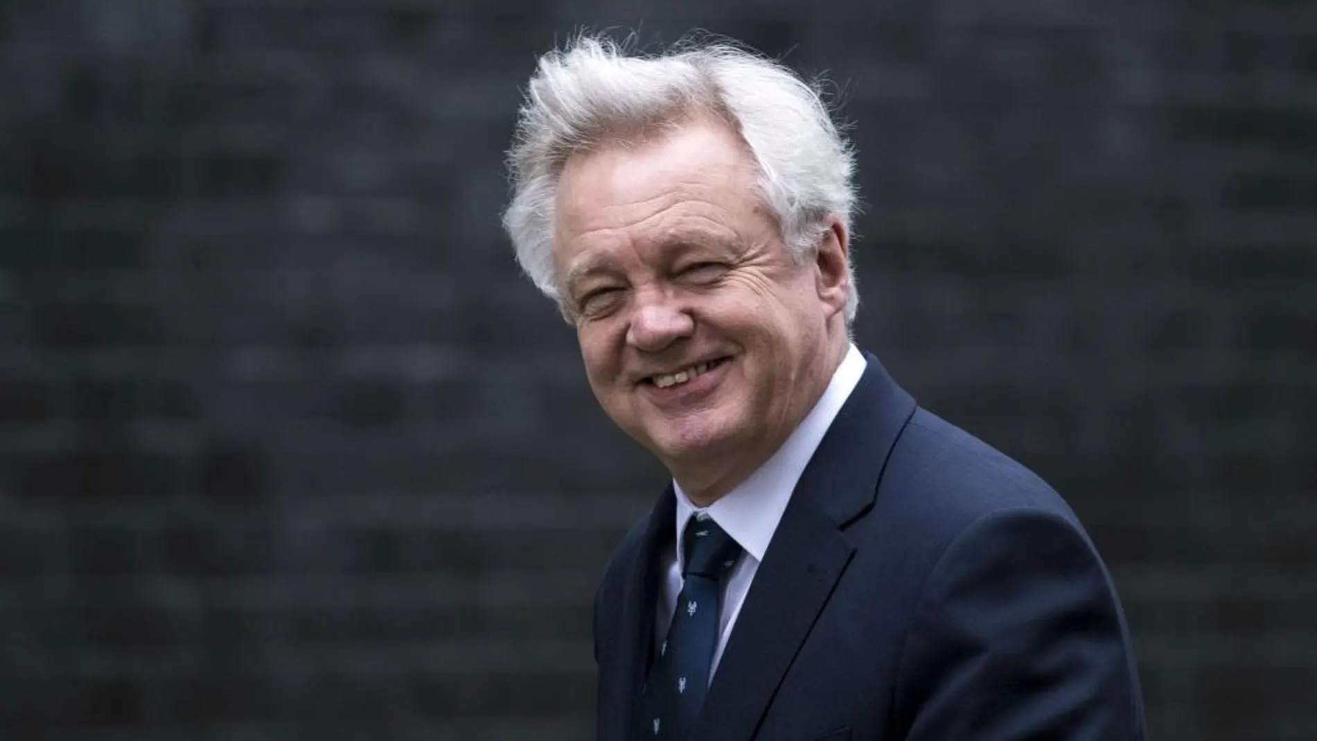 El ministro para la salida británica de la Unión Europea (UE), David Davis, llega al número 10 de Downing Street.