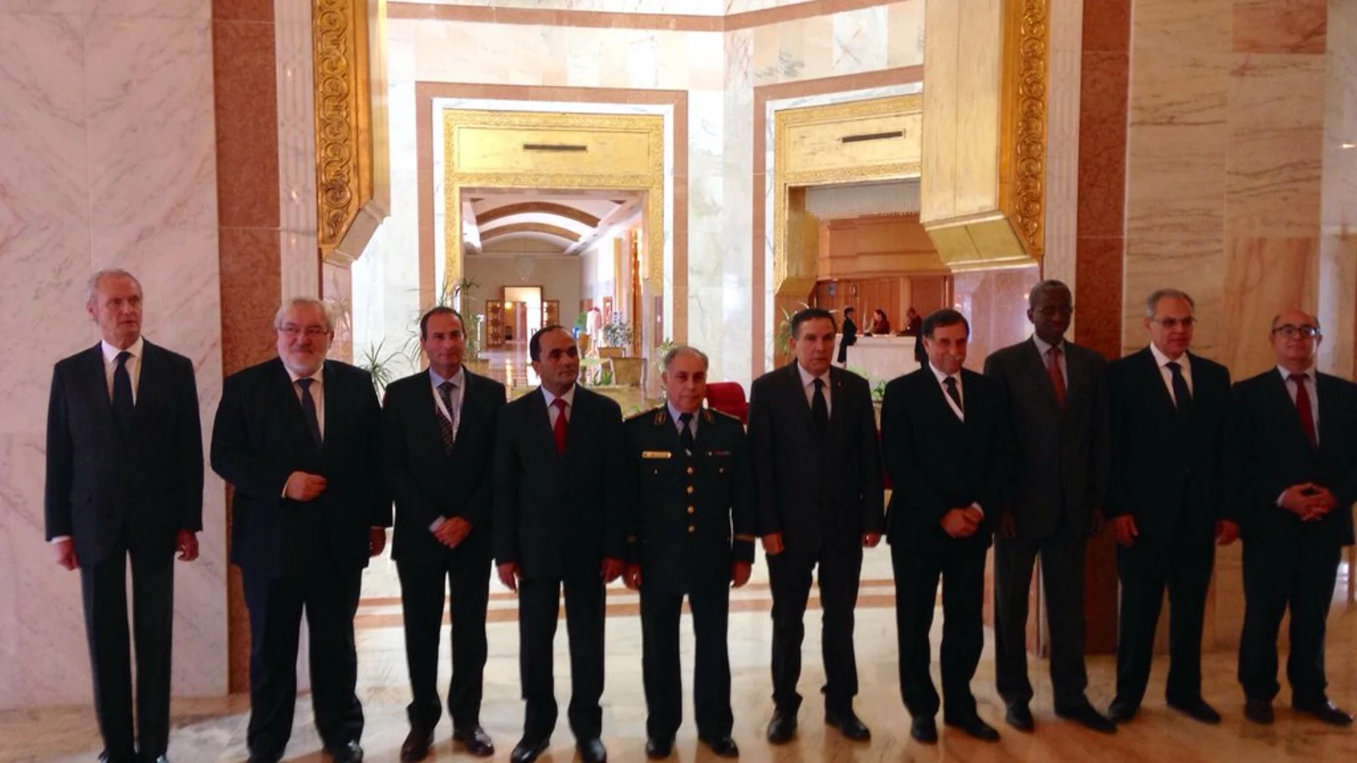El ministro de Defensa, Pedro Morenés, en la reunión de Túnez