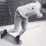 Un enamorado del «skate». Ignacio con su monopatín en una de las imágenes cedidas por su familia