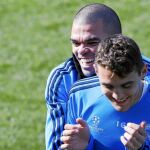 Pepe bromea ayer con Kovacic, antes del choque de hoy contra la Roma. Puede ser titular