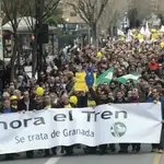  El aislamiento ferroviario vuelve a llenar las calles del centro de Granada