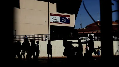 Alumnos en el colegio Pintor Rosales de Madrid, durante la primera jornada de huelga estudiantil convocada este curso por el Sindicato de Estudiantes y la Confederación de Padres Ceapa