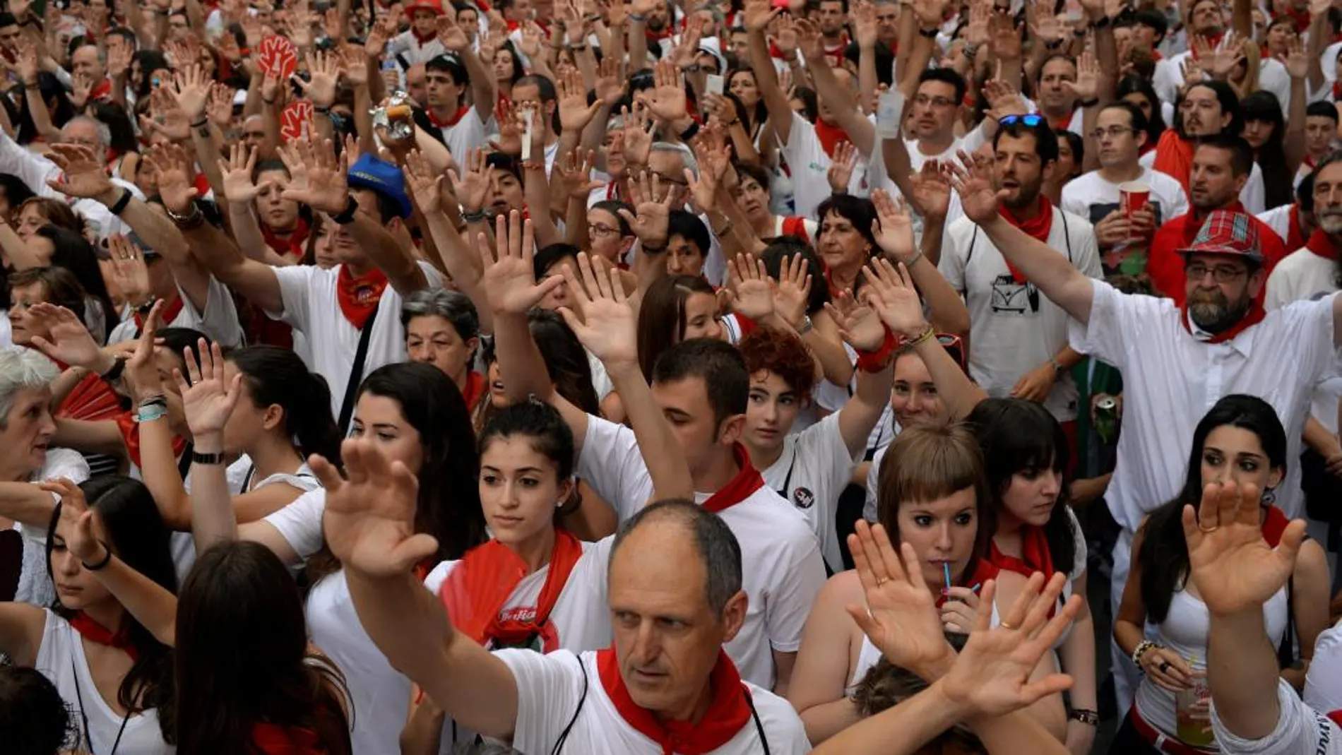 Miles de personas se han manifestado en Pamplona contra los abusos sexuales