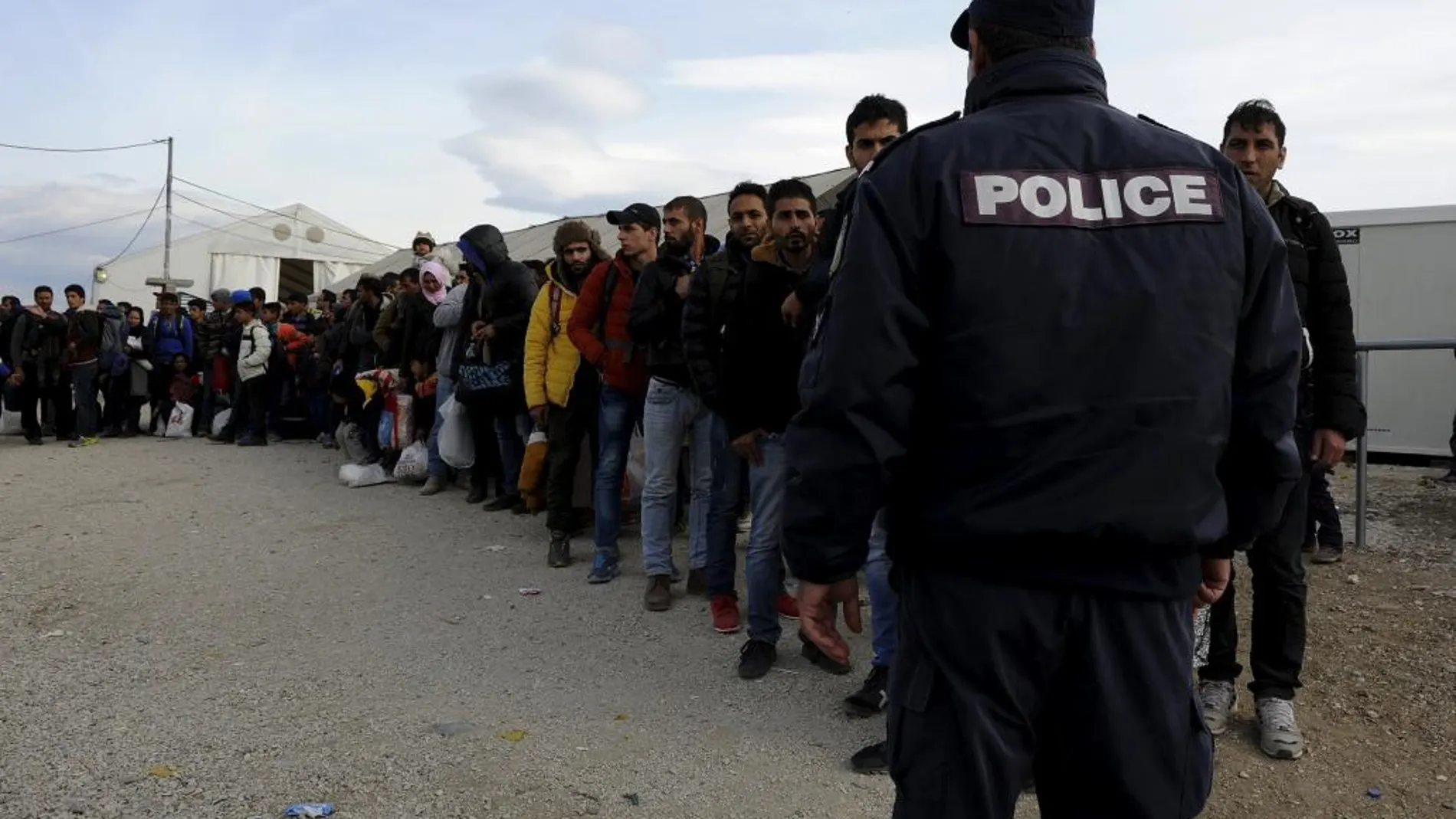 Macedonia cierra la frontera y no deja pasar a ningún refugiado