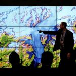 Un experto explica el alcance del cambio climático durante una conferencia en la Cumbre de París