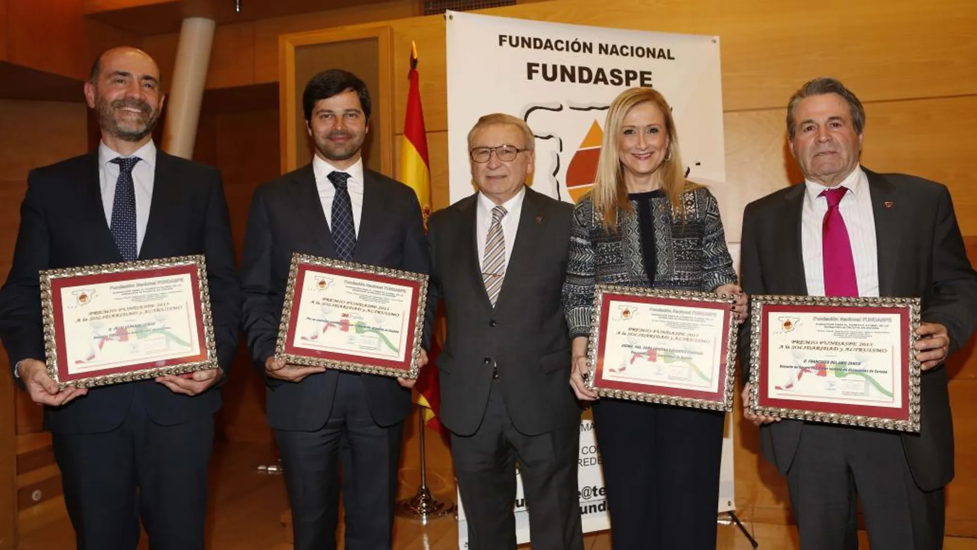 Cifuentes ha recibido el Premio de la Fundación Nacional para la Donación Altruista de Sangre y Plasma en España.