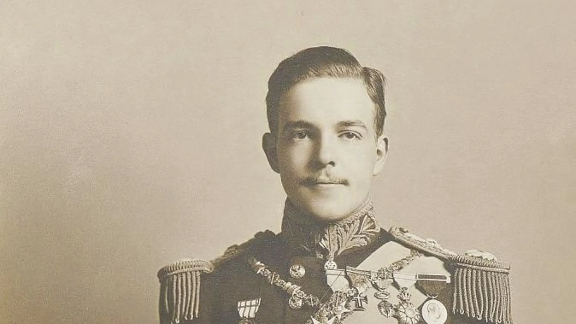 Manuel II falleció de forma prematura debido a un edema de glotis