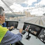 Conductor del tren del Corredor mediterráneo realizando el trayecto entre Valencia y Castellón