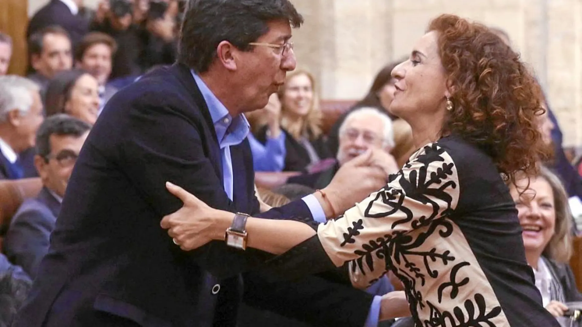El portavoz de C’s, Juan Marín, junto a la consejera de Hacienda, María Jesús Montero