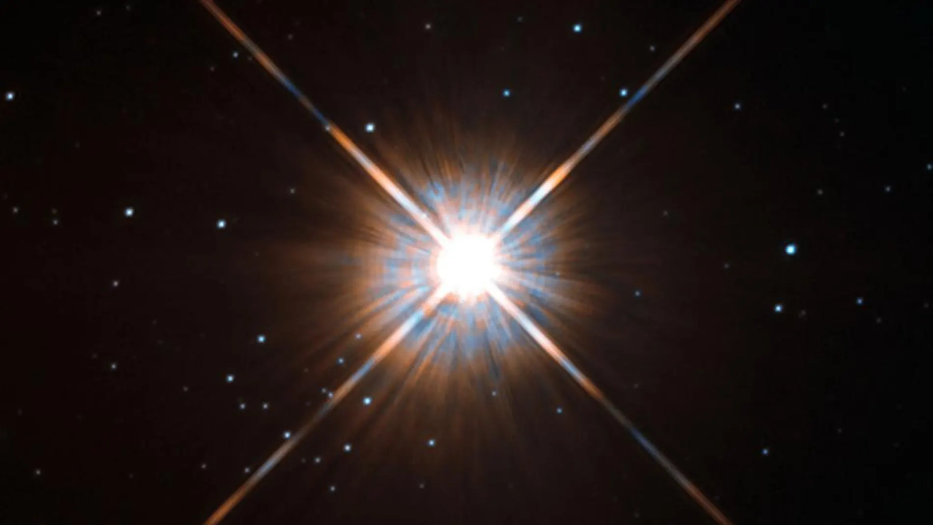 Fotografía cedida por el Observatorio Europeo Austral (ESO) de la estrella «Próxima Centauri», tomada por el Telescopio la Silla del Observatorio Europeo Austral (ESO). Astrónomos internacionales empezaron en Chile lo que consideraron una «cacería de planetas» similares a la Tierra, enfocados en la estrella cercana al Sistema Solar «Próxima Centauri».
