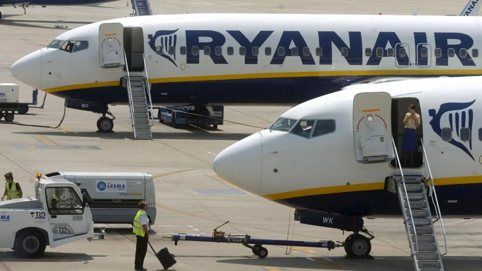 Seis jóvenes de despedida de soltero obligan a desviar un vuelo