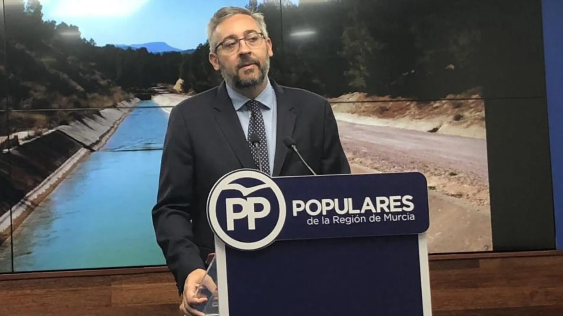 El portavoz del Grupo Parlamentario Popular, Víctor Martínez, ha presentado en el Registro de la Asamblea una petición de comparecencia urgente del secretario de Estado de Medio Ambiente. Europa Press