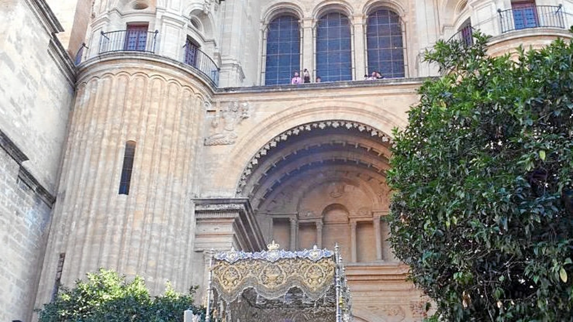 El regreso a su templo desde la Catedral fue una auténtica maravilla