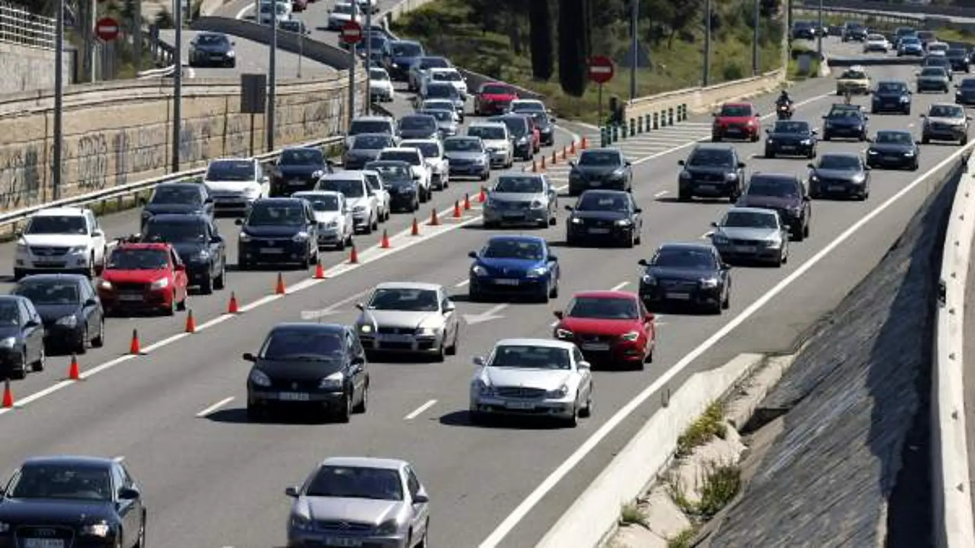 Numerosos estudios han demostrado la influencia negativa de la velocidad en la seguridad vial, siendo un claro factor de riesgo / Efe