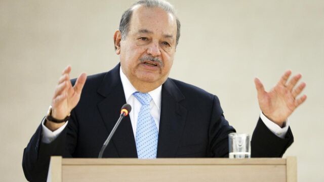 El magnate mexicano Carlos Slim controla el 61 % de FCC
