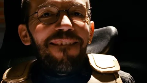 Pablo Echenique convertido en Funky Robot