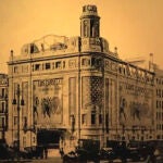 Fotografía de archivo de los cines Callao hace 90 años con su primera película, "Luis Candelas, el bandido de Madrid",