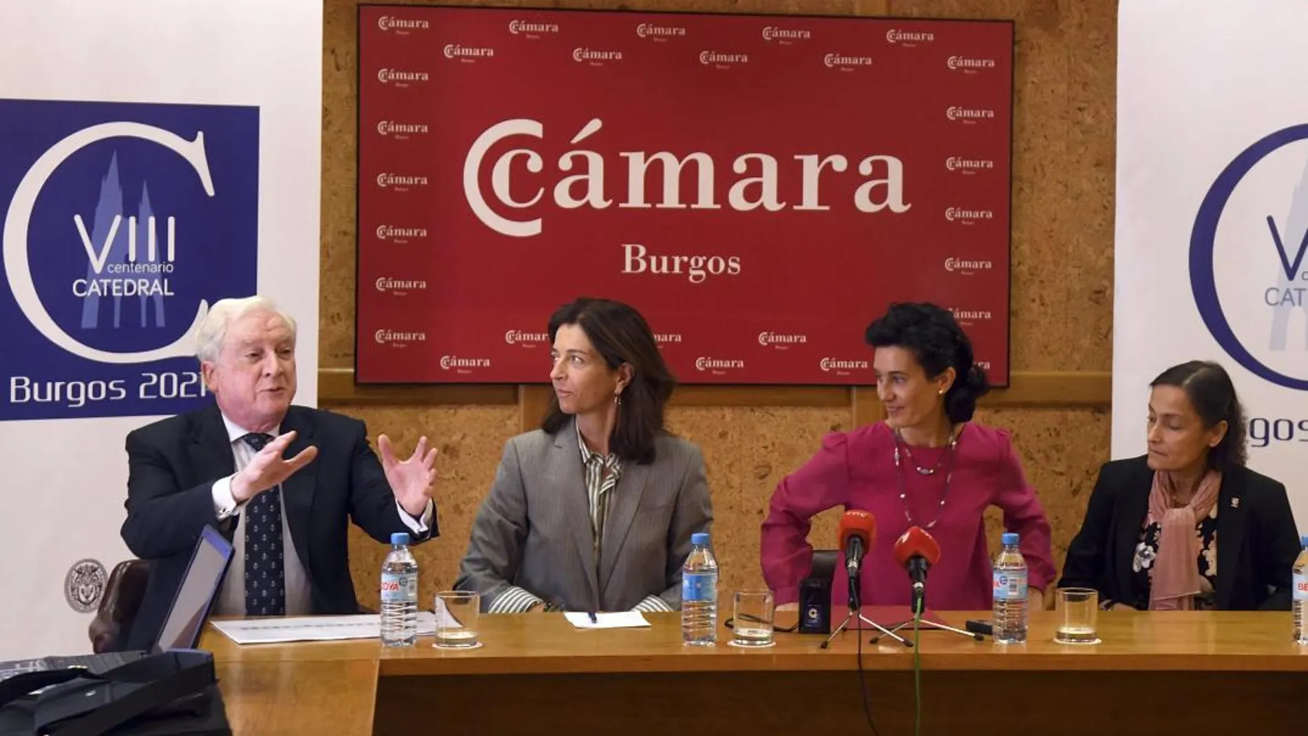Antonio Miguel Méndez Pozo, Elena Vicente, María Pilar Alonso y María Ángeles Villegas presentan el Centro
