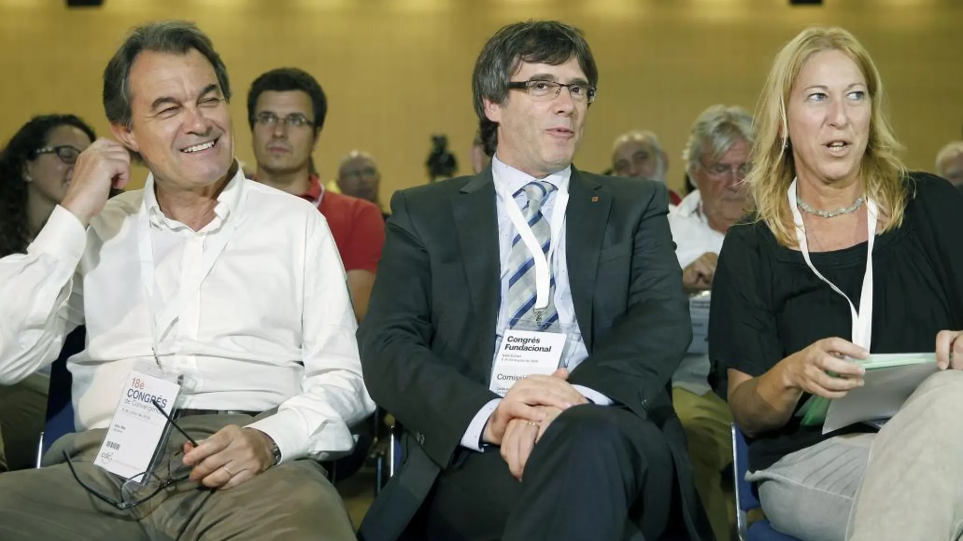 Artur Mas, Carles Puigdemont y la consellera de Presidencia y portavoz del Govern, Neus Munté, momentos antes de la clausura del XVIII Congreso de CDC.