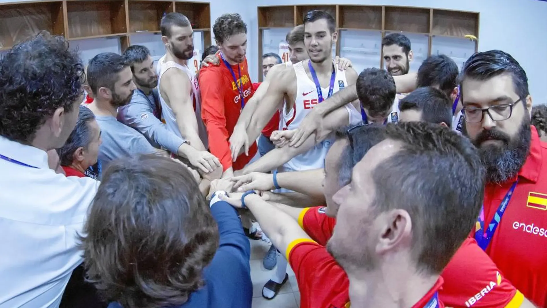 El vestuario español, después de ganar el bronce en el Eurobasket