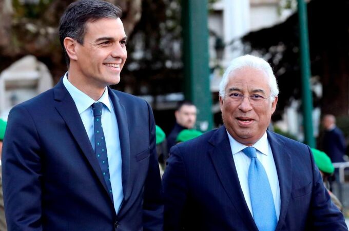 Pedro Sánchez y el primer ministro portugués, Antonio Costa durante la XXX Cumbre Hispano-Portuguesa, en Valladolid. EFE/Kiko Huesca