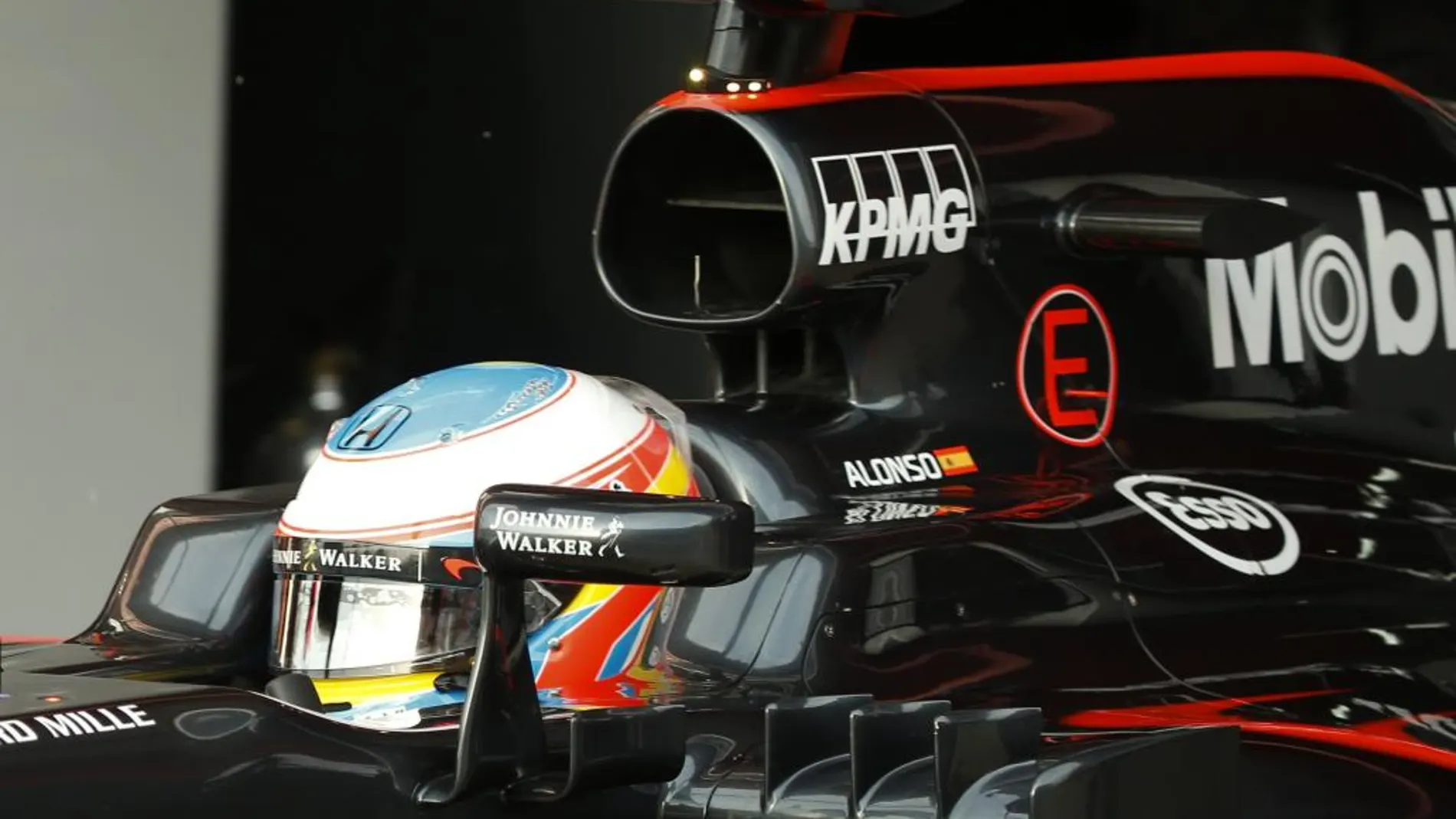 El piloto Fernando Alonso en la última sesión en el circuito de Montmeló