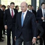Luis de Guindos a su llegada a la reunión de ministros de Economía y Finanzas de la eurozona