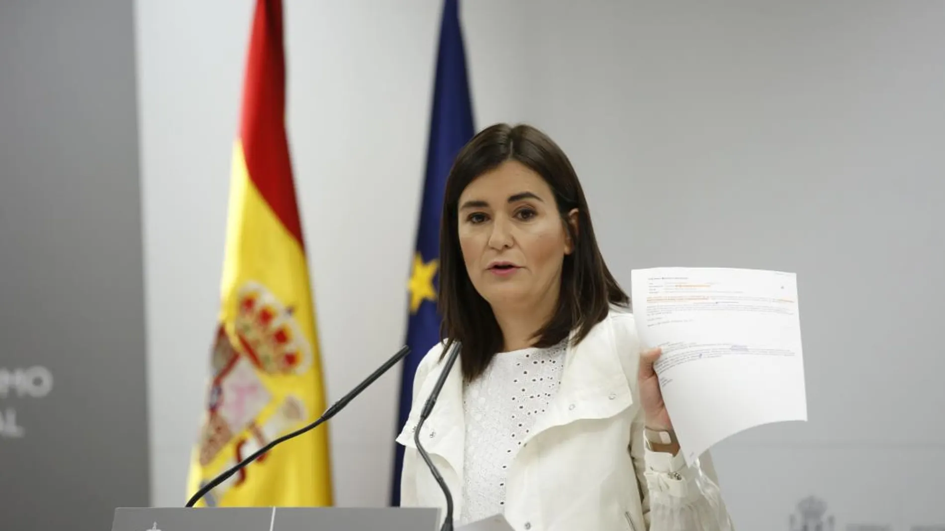 La ministra de Sanidad, Consumo y Bienestar Social, Carmen Montón, ha negado hoy irregularidades en la obtención de su máster/J. Fdez.-Largo