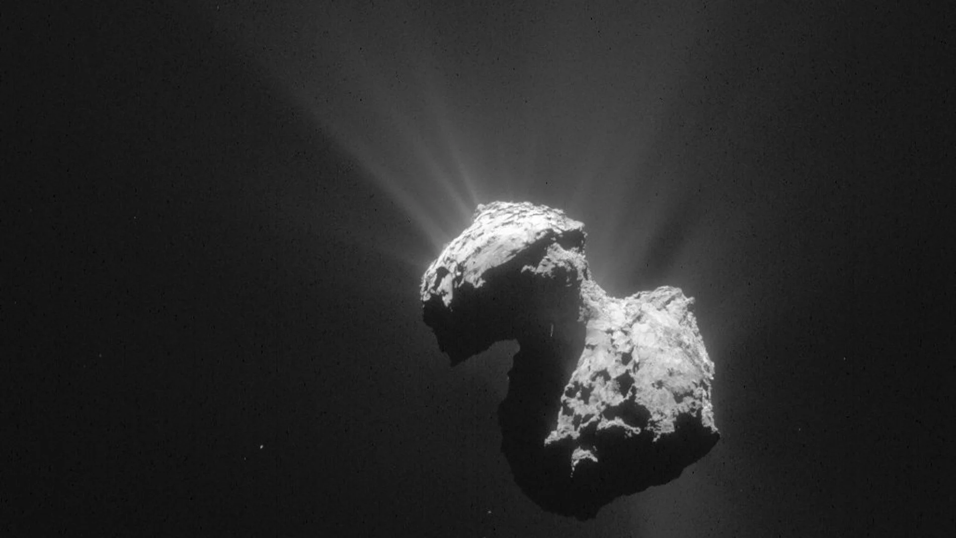 Fotografía facilitada por ESA (Agencia Espacial Europea) de una imagen del cometa 67P/Churyumov-Gerasimenko tomada el 7 de julio de 2015