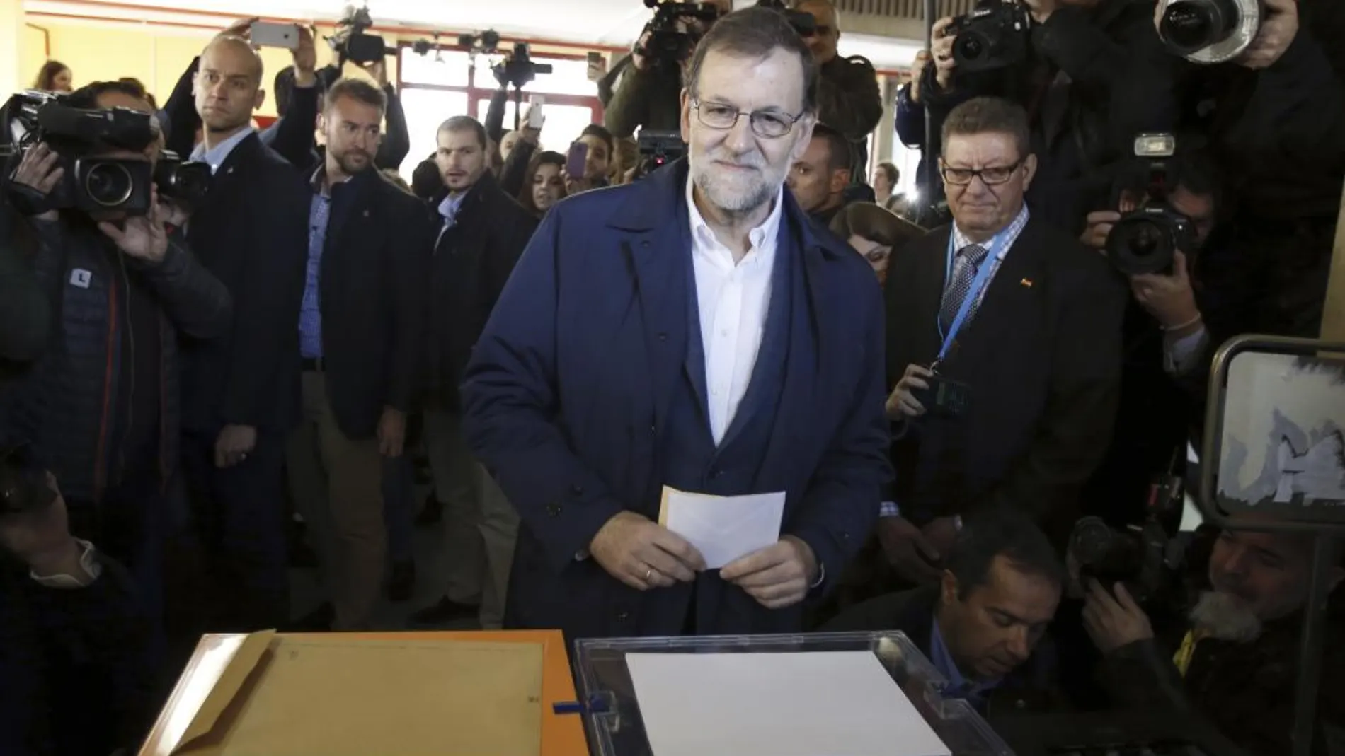 Rajoy ejerce su derecho a voto
