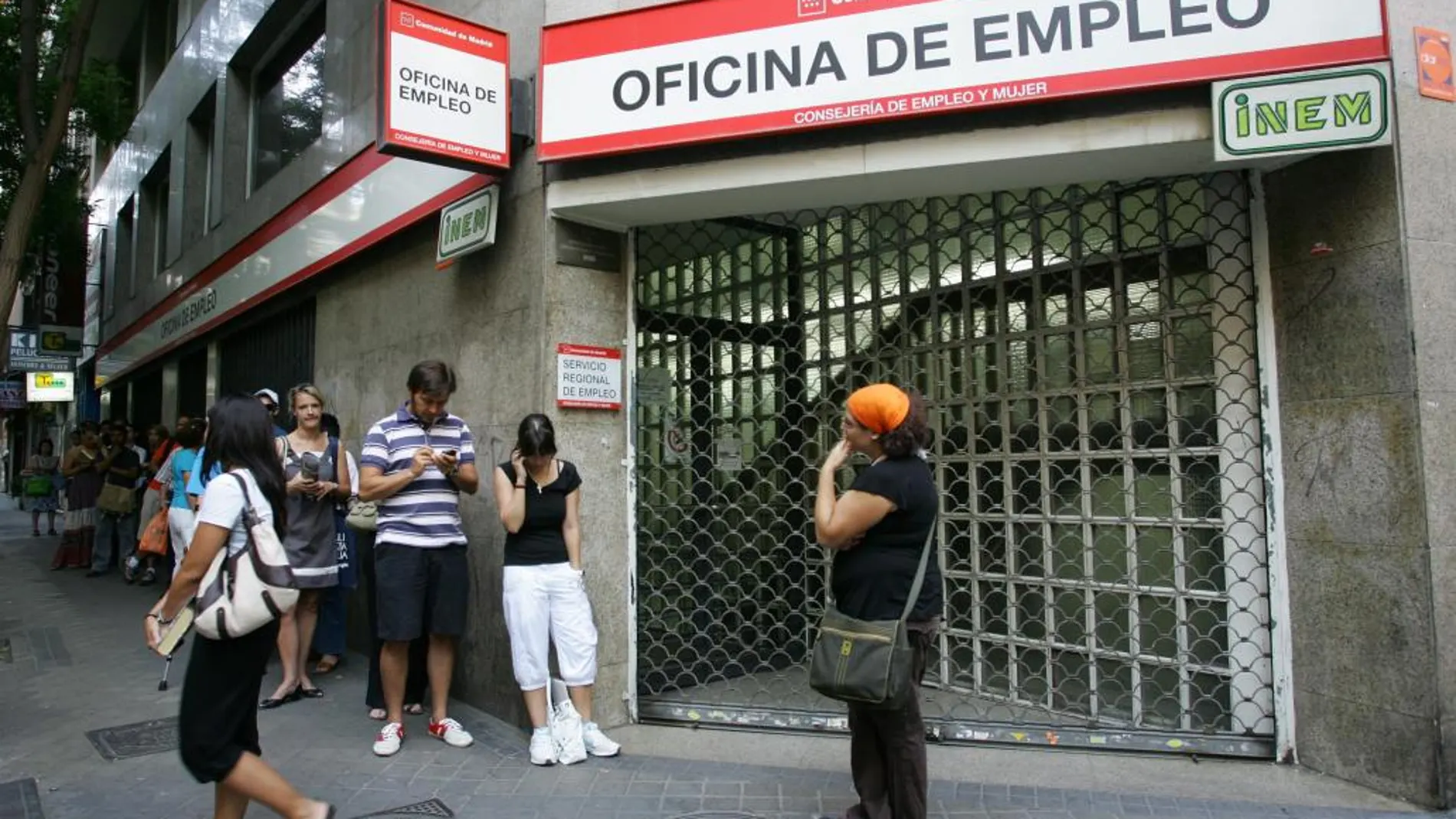 El desempleo cae en Castilla y León en 26.000 personas en los últimos tres meses