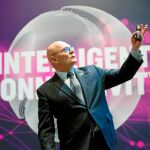 El consejero delegado de la GSMA, John Hoffman durante la presentación del Mobile