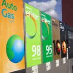 La CNMC ve que los precios de los carburantes bajan menos de los deseable