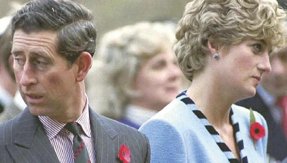Lady Elizabeth Anson, prima de la reina Isabel, asegura que a su sobrino Carlos le frustaba el poder de atracción que Diana tenía con el pueblo